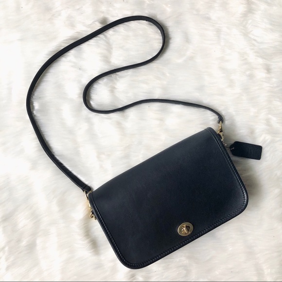 COACH | 9755 Pocket Purse Black